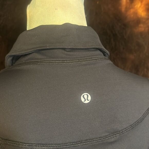 Lululemon top 8 (2625) - Picture 6 of 7